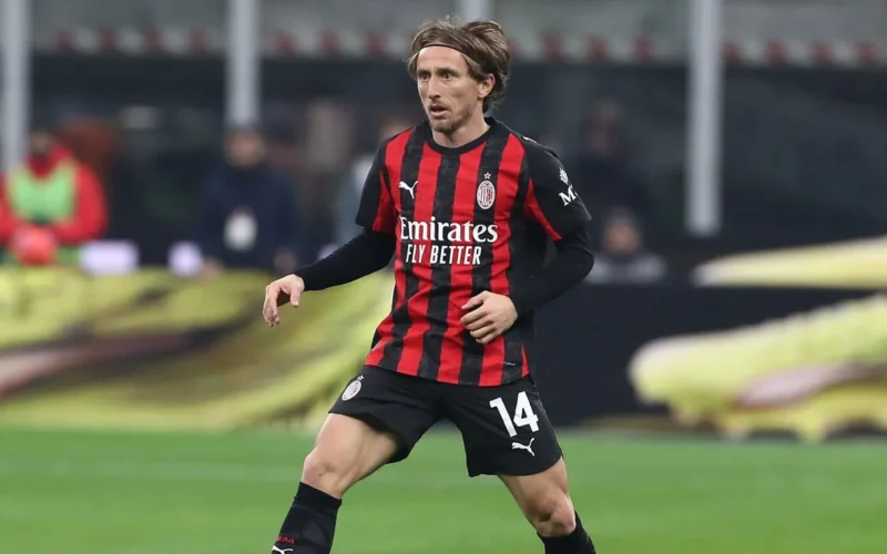 مودريتش يدعم ميلان لضم زميله من ريال مدريد.. الهلال يطارد محمد صلاح